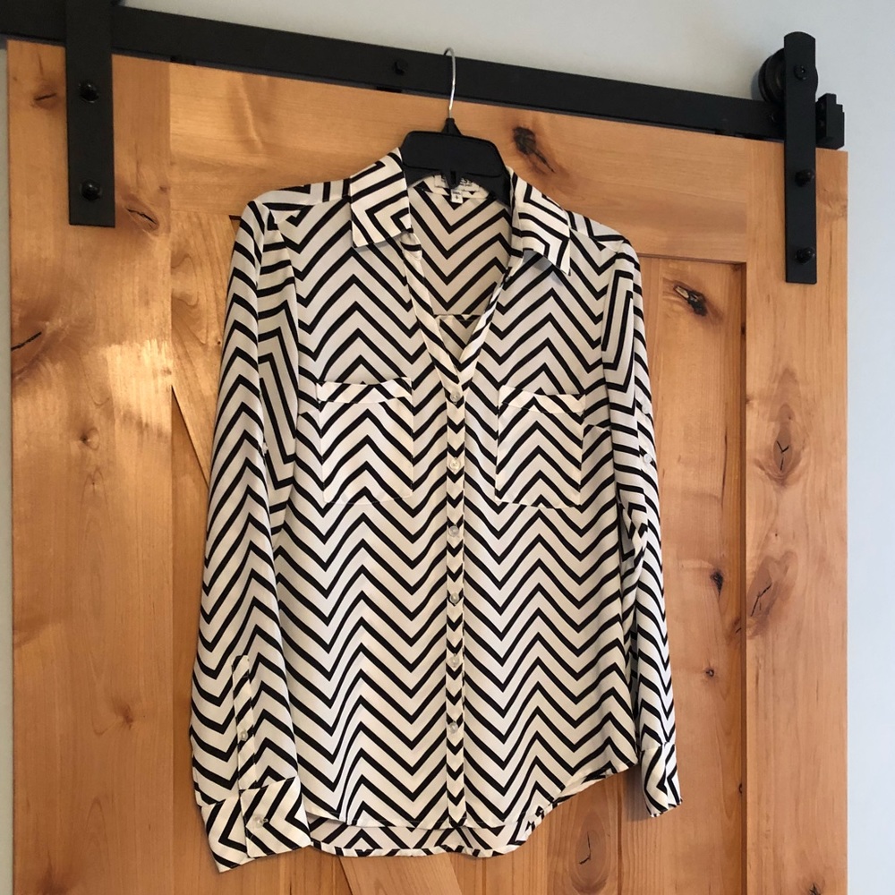 Express Portofino Shirt Size Small - B&W Chevron